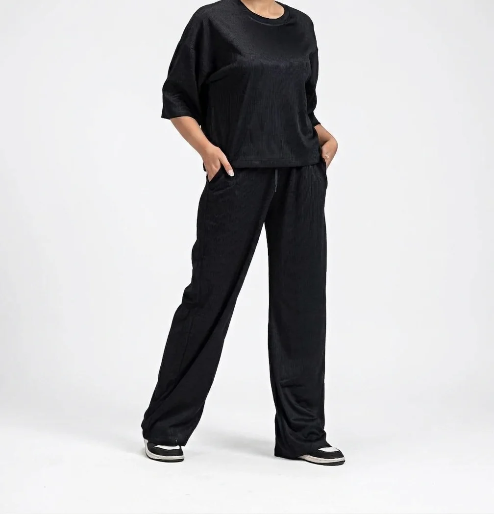 set-tshirt-boxy-slash-zanane-luxury-z-3 ست تیشرت باکسی و اسلش زنانه لوکس Z مشکی با طراحی مینیمال و پارچه نرم